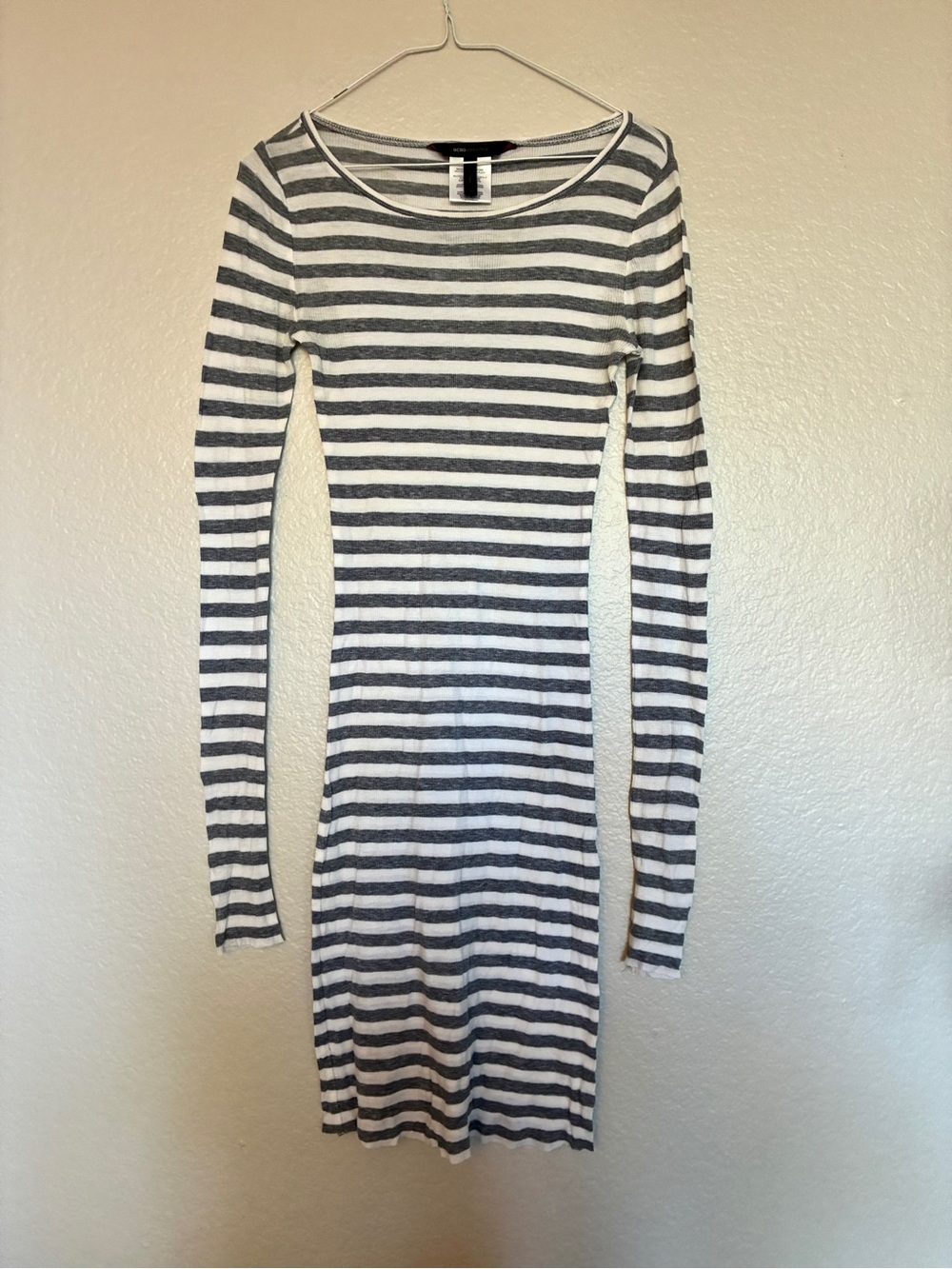 BCBGMaxazria Grey/White Striped Midi Dress Long Sleeve Women's XS Fitted Y2K
